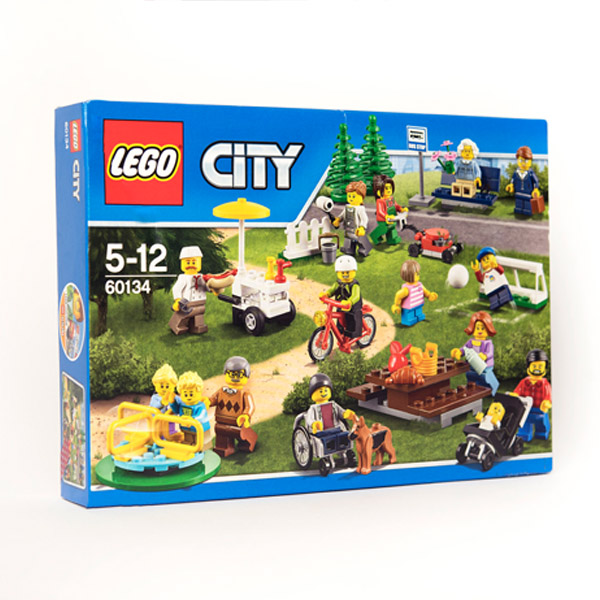 Lego City Fun in the Park box. Picture on the box shows a range of Lego mini-figures in a park setting, including a wheelchair user